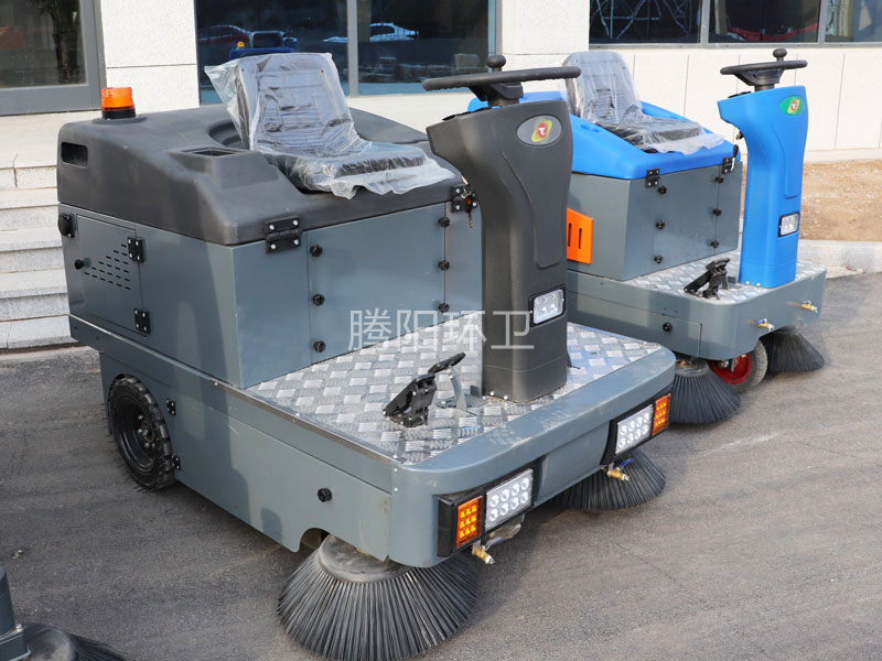 ty-1400型電動駕駛式掃地車