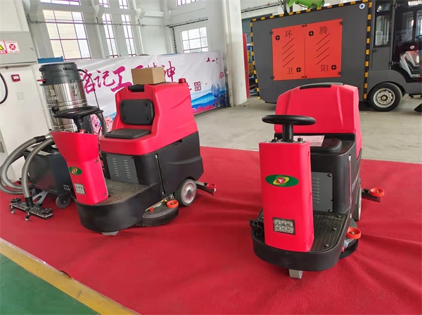 駕駛式電動(dòng)洗地機(jī)商場(chǎng)使用實(shí)拍