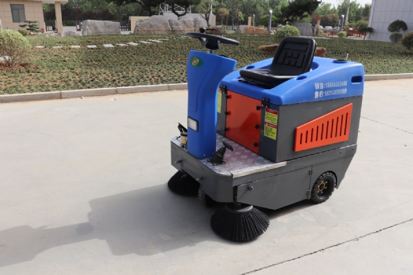 　小型電動掃地車優勢